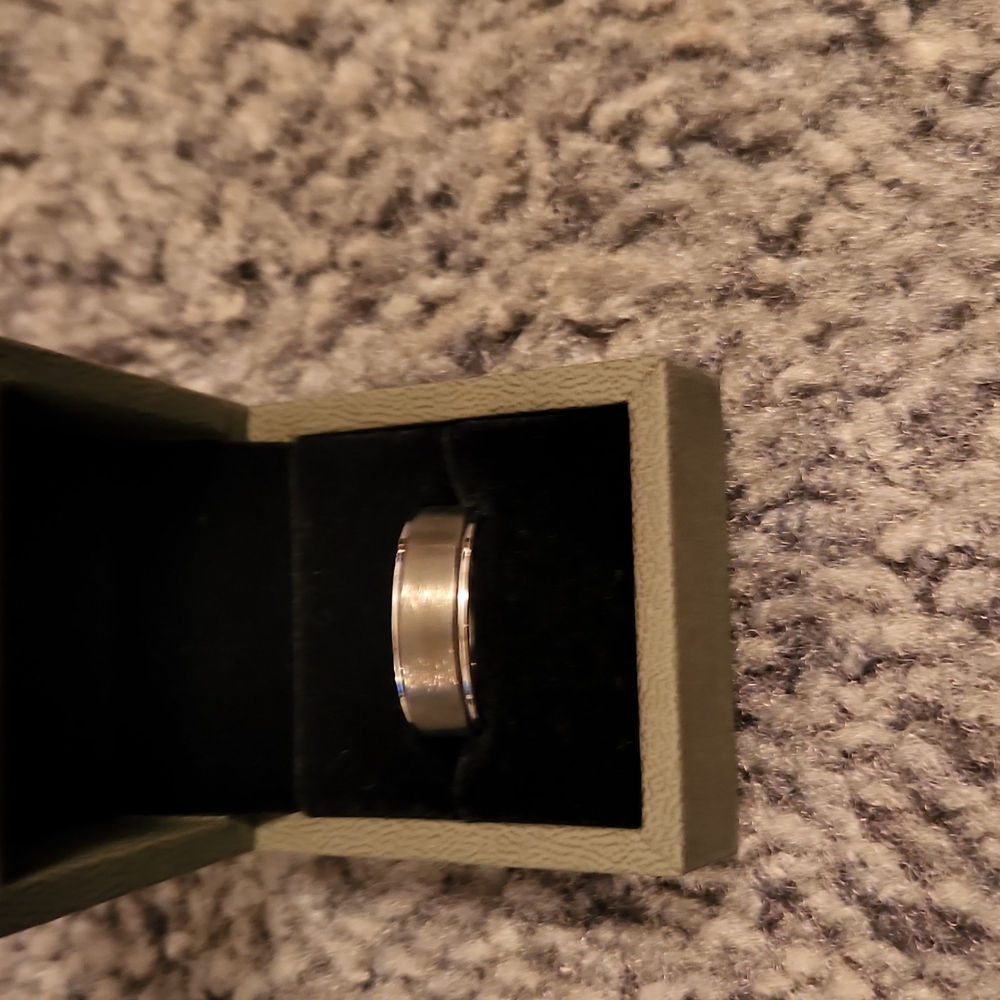 Mens size 9-10 band